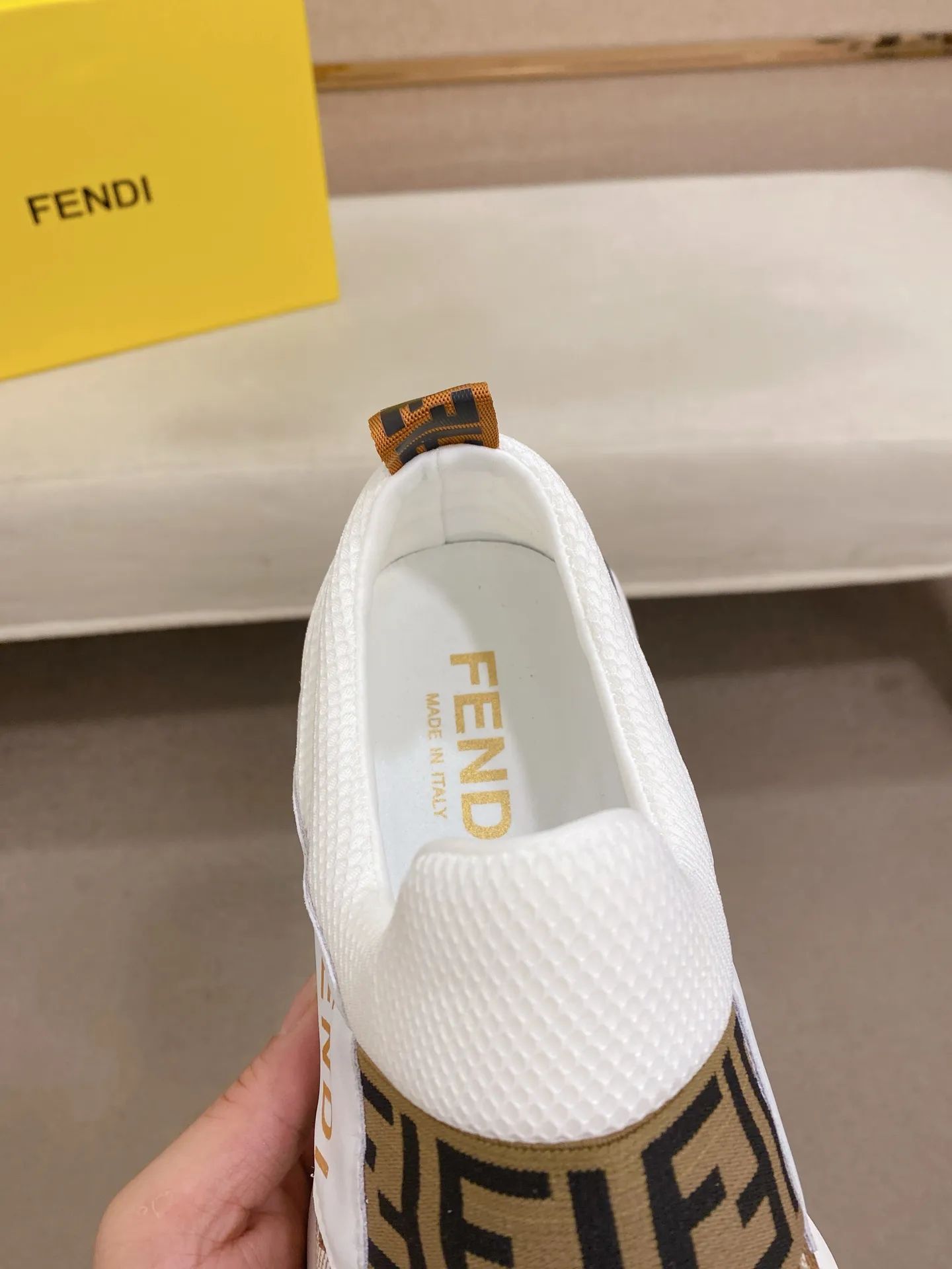 Men's shoes 💰 462💰 (FENDI) New style 👊🏻 upper 🇮🇹 imported cowhide fabric 🇩🇪 lining imported sheepskin lining. The original outsole is molded to highlight the identity of every man, and the upper foot is stable and stable🚶🏻🚶🏻The high-end custom counters reproduce the original version📯No matter the wind or rain, the shoe last remains unchanged and can withstand the verification of time🔍️,🔵 Size: 38-44 (45 is custom-made and cannot be returned or exchanged